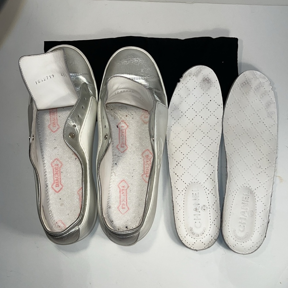 Authentic Chanel Interlocking Cc White Rubber Met… - image 8